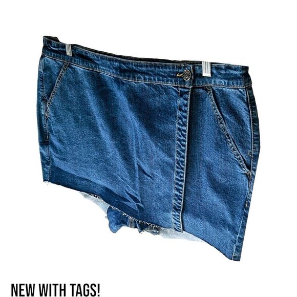 TORRID Plus Size Mid-Rise Vintage Stretch denim Skort. SIZE 22 - Picture 4 of 15